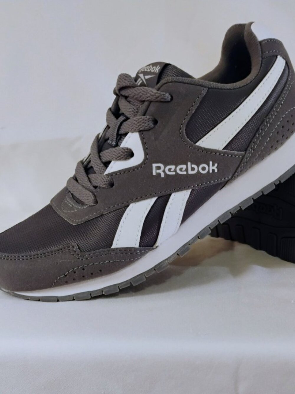 Reebok Kids Classic Jogger Sneakers Gray/White – Size 4K – Super Clean
